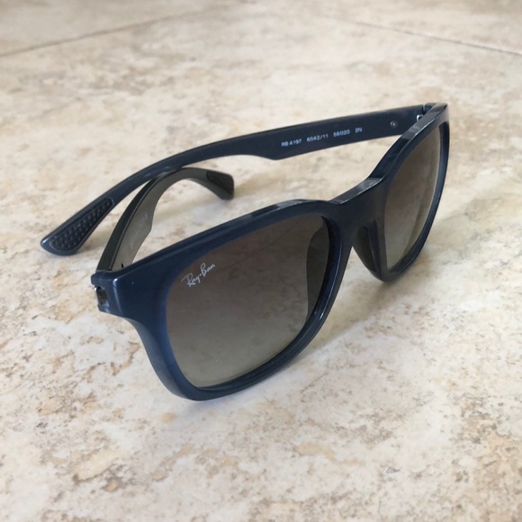 Blue Ray Ban Sunglasses 😎 (unisex) - Picture 3 of 8